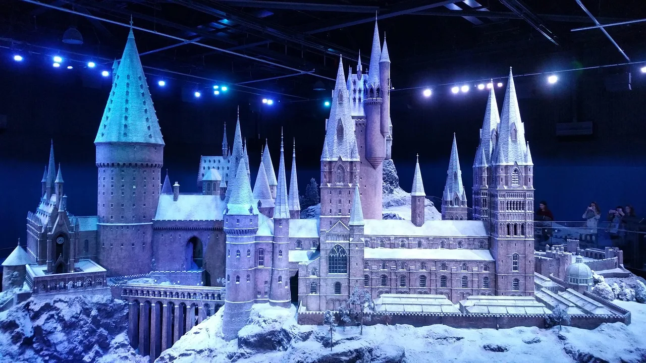 harry potter, warner bros, warner studio, harry potter studio, hogwarts, hogwarts castle, hogwarts diorama, harry potter, harry potter, harry potter, hogwarts, hogwarts, hogwarts, hogwarts, hogwarts. Diorama lighting how it works: lumens, lux and color temperature