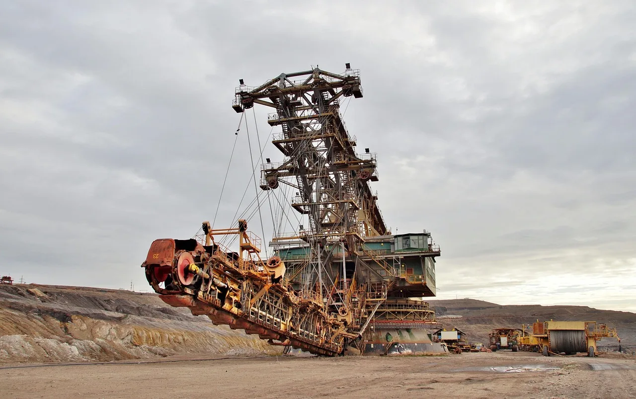 mining, machine, excavator, bucket, extraction, coal, huge, burned, broken, technology, industry, heavy. Finding a book nook class worth the ventilation check