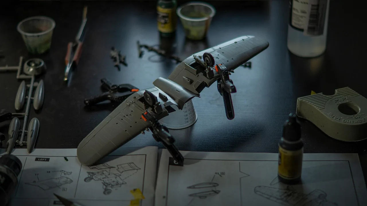 plane, modelling, miniature, hobby, handcraft, plastic, kit, chassis, instructions. How to photograph a kit build: parts, progress shots and a gray card