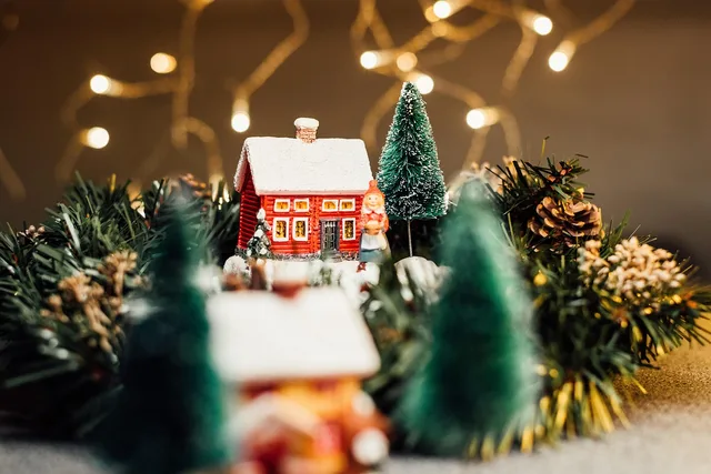 christmas, christmas decor, christmas decoration, christmas lights, holiday decor, warm aesthetic, christmas, christmas, christmas, christmas, christmas, christmas lights. How to photograph and present book nook projects: the parts worth your time