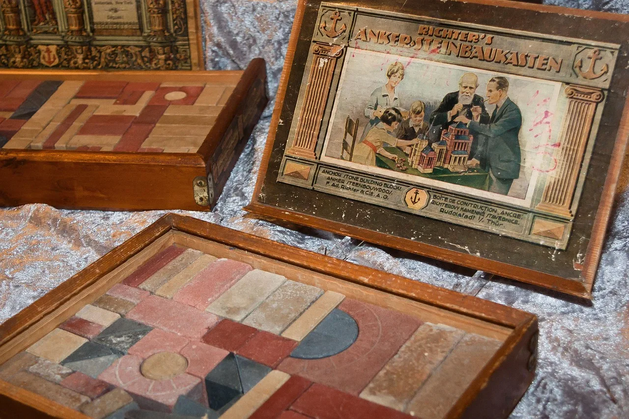 stone construction kit, stones, stone blocks, toy, architecture, kit, volume, to play, old, antique, carton. Miniature kit makers, reviewed against real use